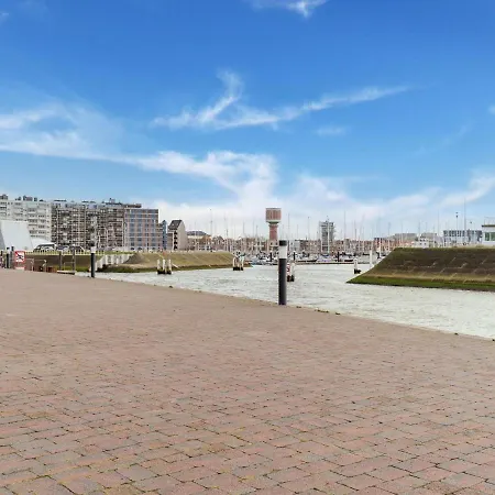 Spacious Near Seafront アパート ブランケンベルヘ